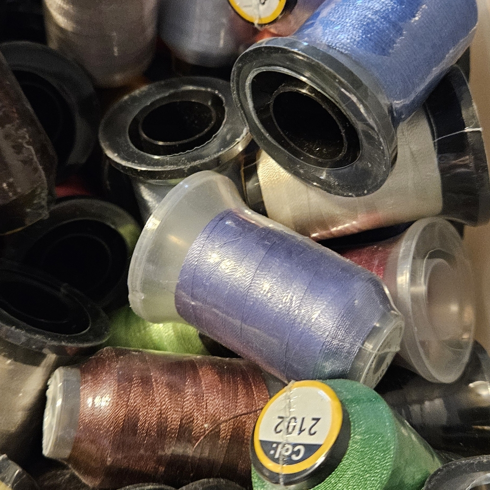 Assorted Iridescent Sewing/ EmbroideryThread Spools - Multi Color - Picture 4 of 4
